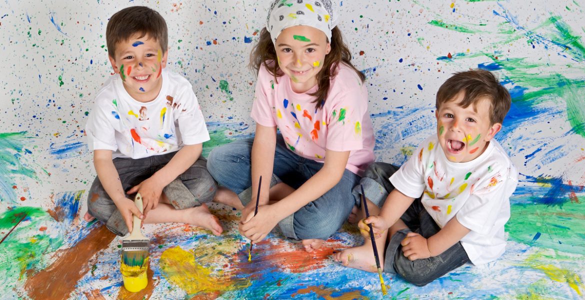 Educación infantil en Europa: niños jugando en jardín de infantes