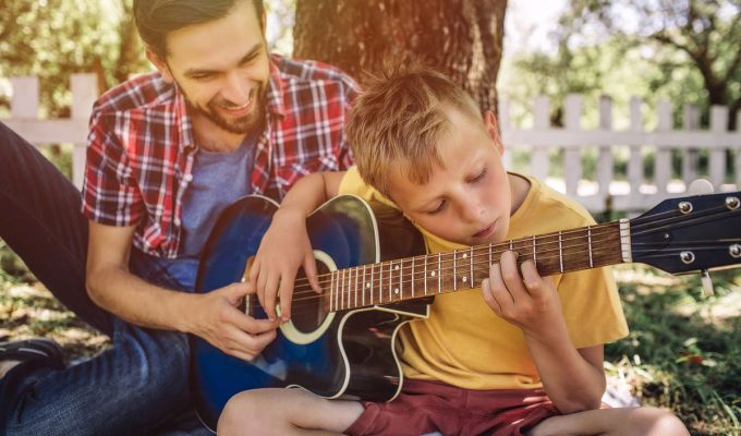 como aprender a tocar guitarra facil