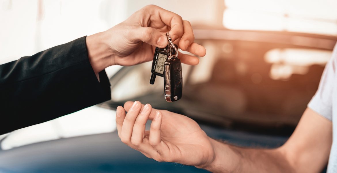 Qué se necesita para transferir un auto