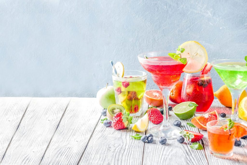 Bebidas frutales y tragos sin alcohol: coctelería 2025 10