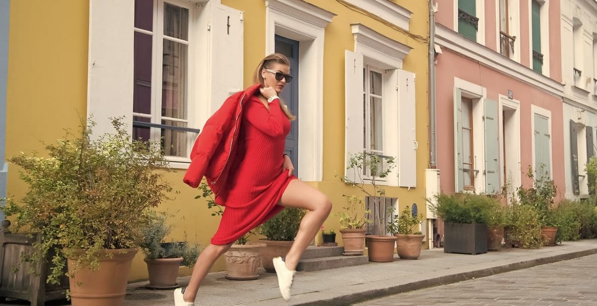 vestidos con zapatillas