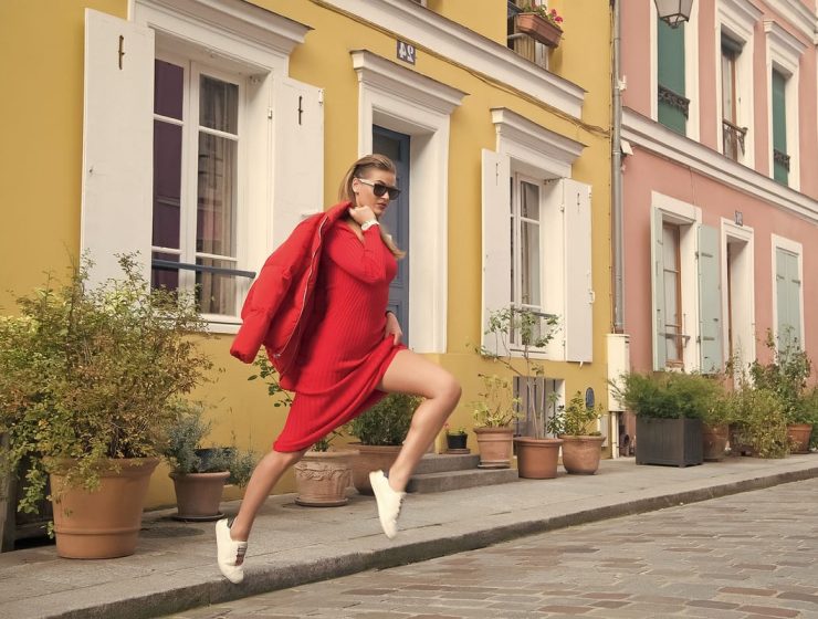 vestidos con zapatillas
