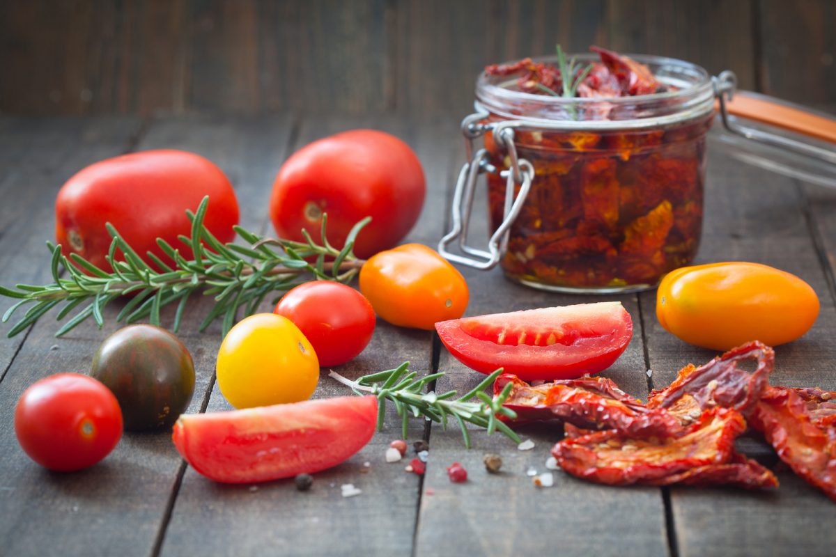 como hacer tomates secos